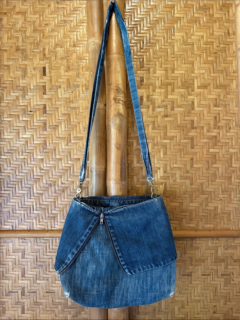 Denim distressed Crossbody Shoulder Bag in Blue